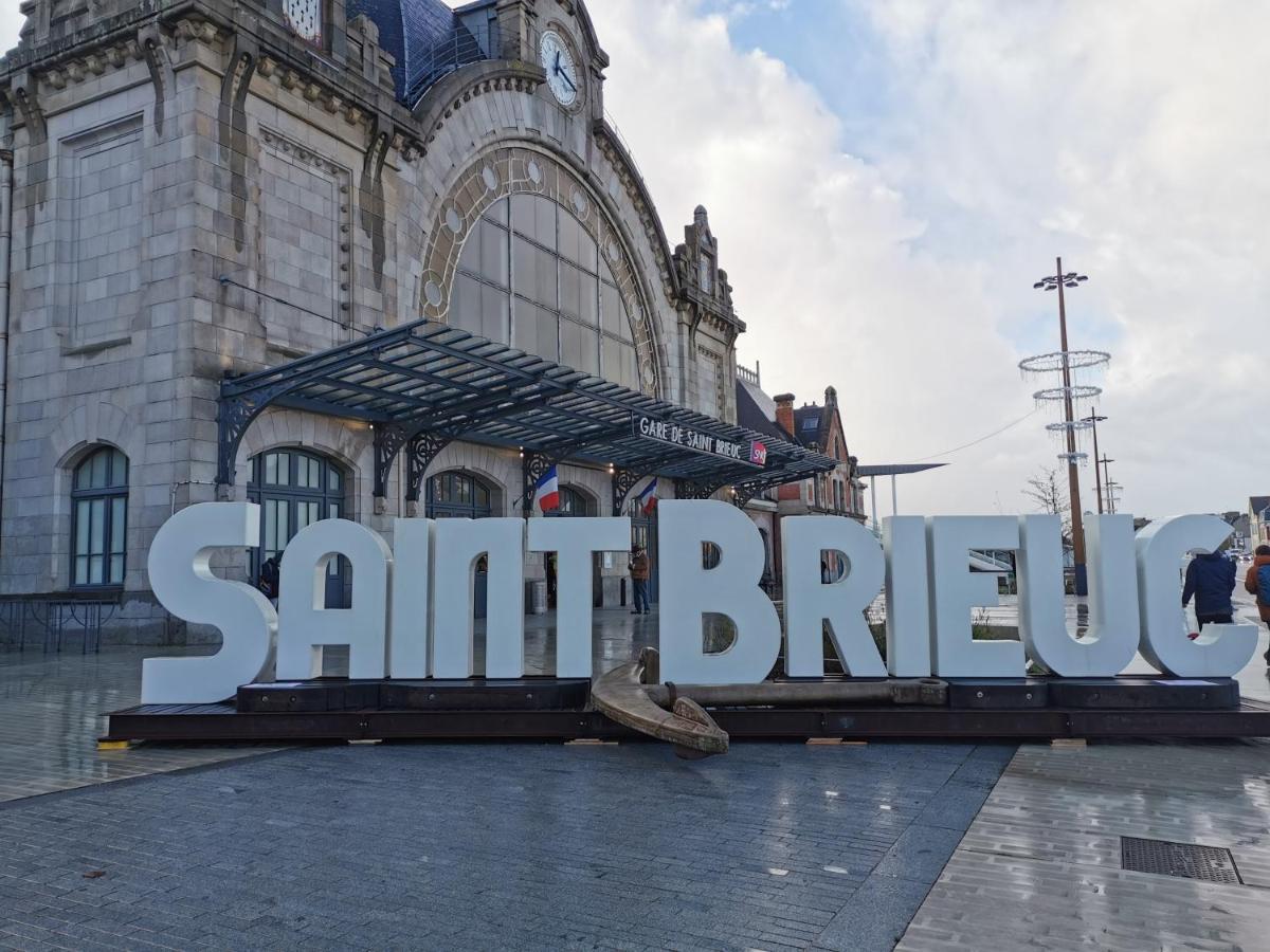 Premier Chapitre - Design Et Charme De L'Ancien En Coeur De Ville Saint-Brieuc Luaran gambar